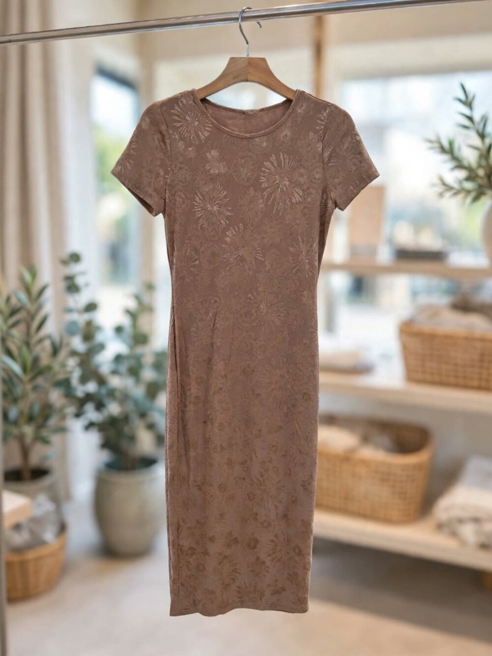 Mocha Floral Jacquard Short Sleeve Midi Dress — L